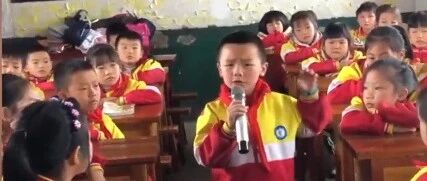 小学生一首《酒干倘卖无》，唱得一旁同学泪流满面！
