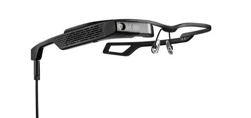 新闻报道的“黑科技”！新华社记者用智能AR直播眼镜报道全国两会