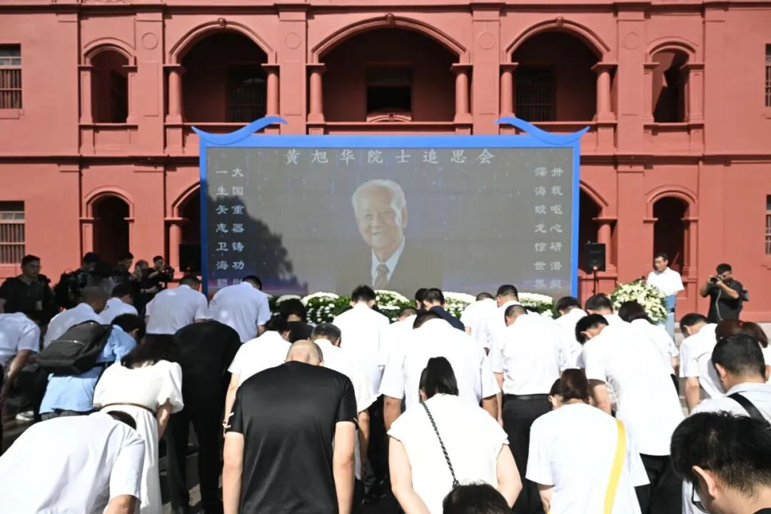 中国核潜艇之父黄旭华安葬