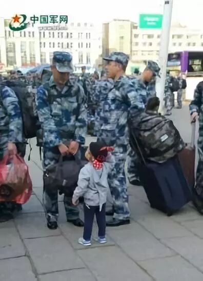 今天，军歌嘹亮！让我们一起高唱!