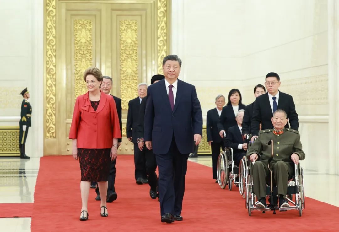 习近平向国家勋章和国家荣誉称号获得者颁授勋章奖章并发表重要讲话(图3) 图片