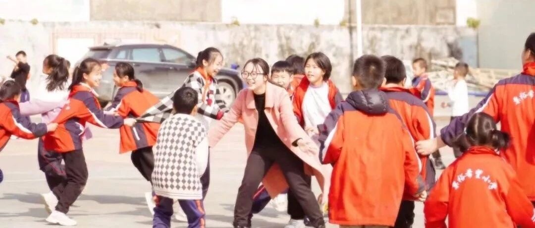 这位95后女孩，陪山里娃写下1000多首诗