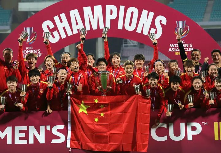 2022中国女足夺冠照片图片