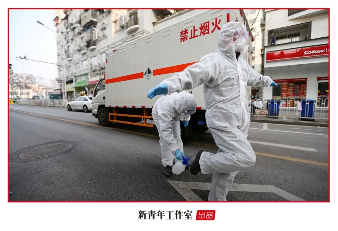 「致敬！抱着“炸弹”的隐形“白衣天使”」致敬！抱着“炸弹”的隐形“白衣天使”