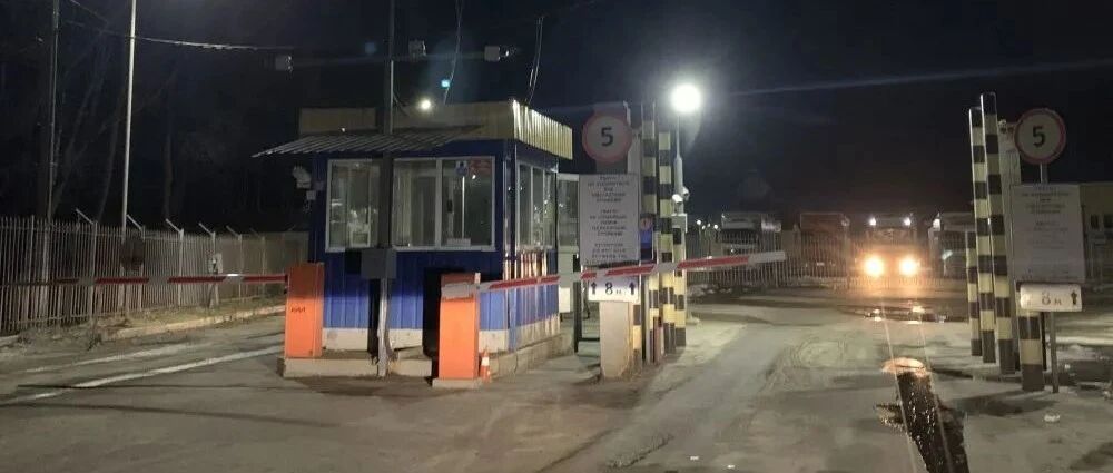 遇炸桥封路荷枪逼停！新华社记者驱车夜行550公里奔赴基辅实录