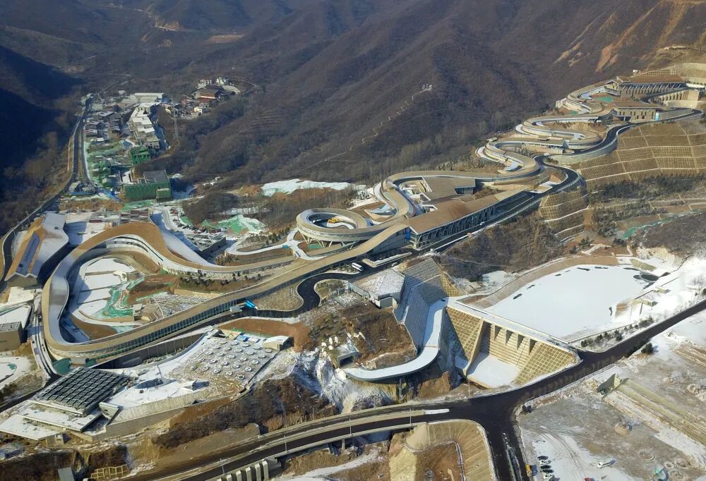 张晨霖 摄国家高山滑雪中心,这里建设有7条雪道,主雪道出发区位于海拔