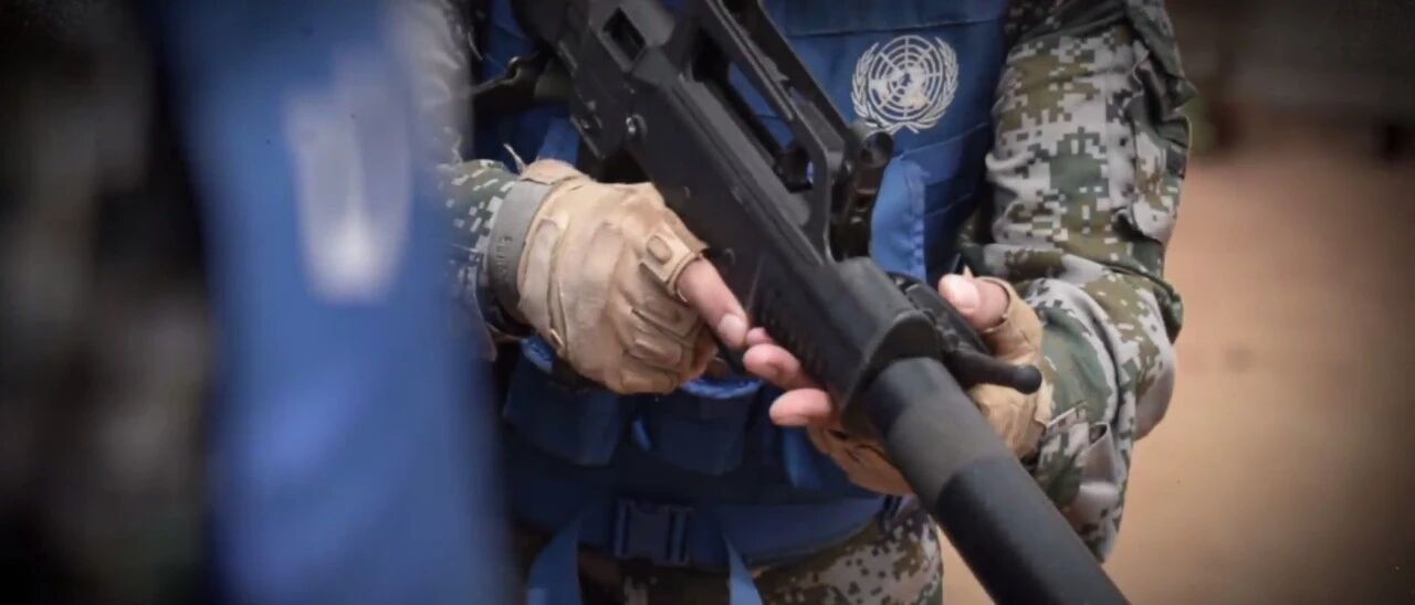 致敬“中国蓝盔”：为了和平，他们向险而行