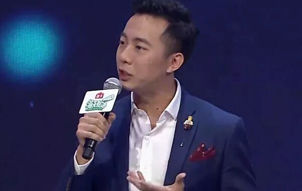 进入了周杰伦战队 在新加坡她也是电视主持人 舞台剧演员和爵士乐歌手