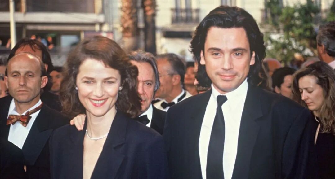 凭美貌霸屏,巅峰时跌落谷底,她50岁后的人生比20岁更精彩 - 黎贝卡的