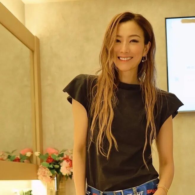 【女神】好飒的50岁！她自称“很爱搭配小姐”，女人有型比漂亮重要（组图） - 54