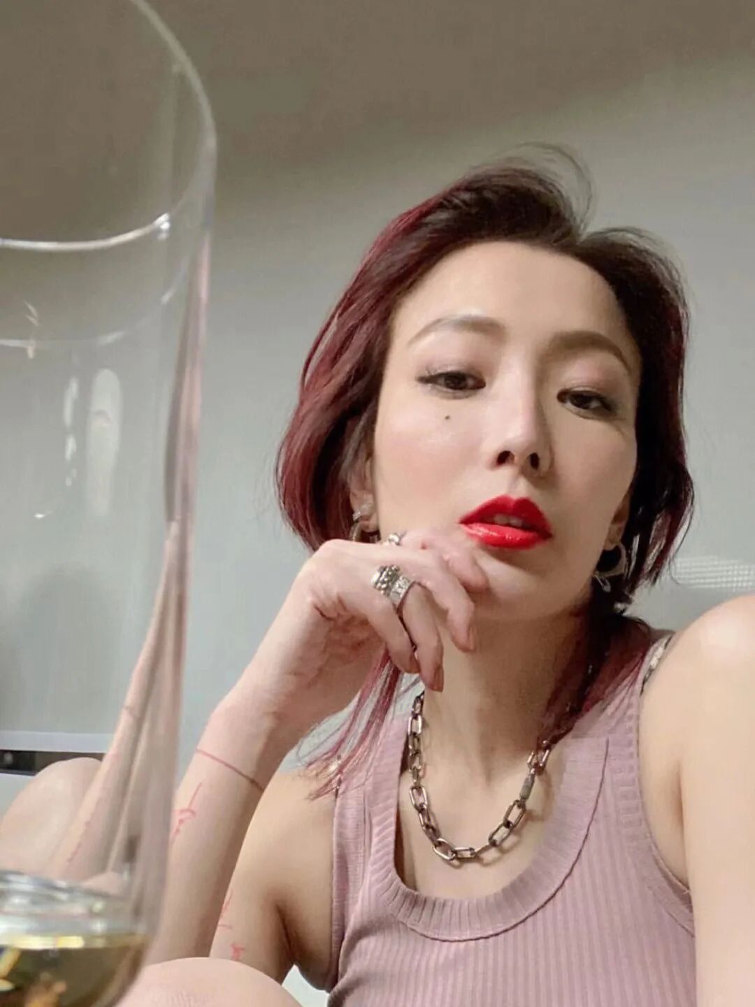 【女神】好飒的50岁！她自称“很爱搭配小姐”，女人有型比漂亮重要（组图） - 74