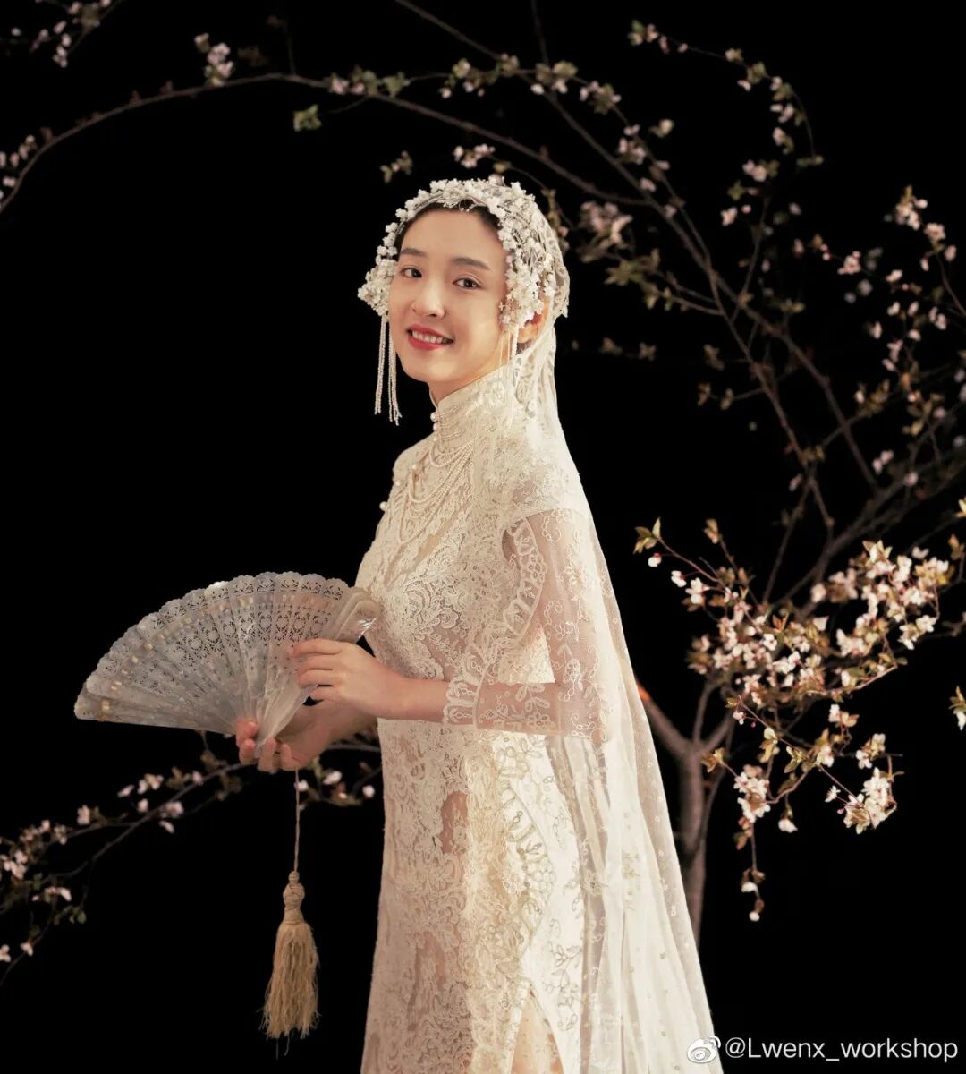 【时尚】她因为一组照片美上热搜！这种风格确实容易让人一眼惊艳呀（组图） - 2