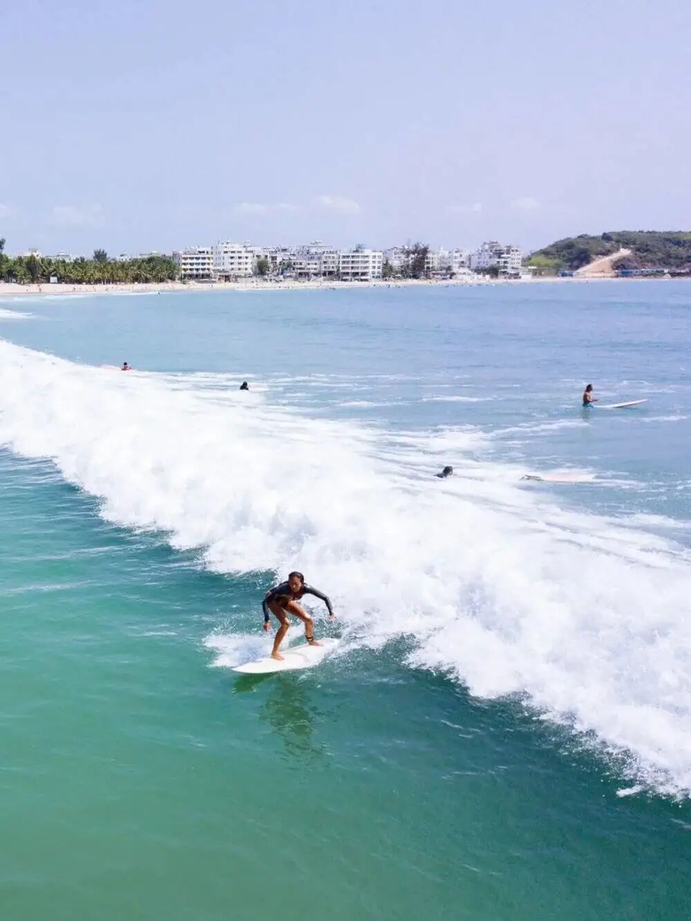 探访三亚后海村辣妹聚集蹦迪觉得城市生活烂透了