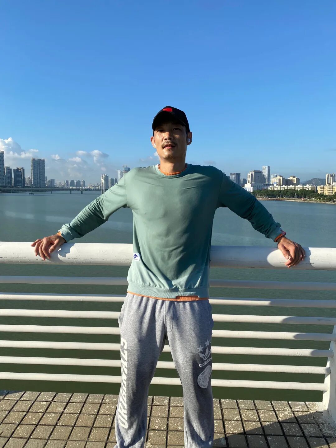 目前,付高峰在珠海武林风训练基地备战.