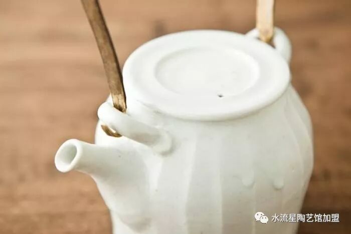 骨瓷中真的有骨头 景德镇水流星陶瓷文化传播有限公司