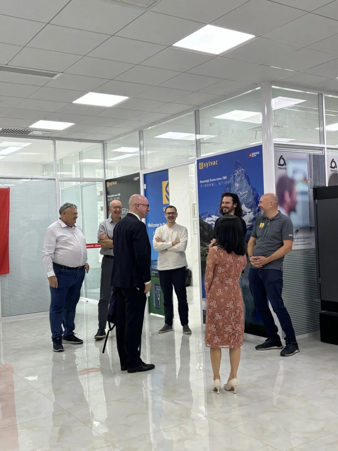 瑞士參贊蒞臨德瑞華總公司-瑞士丹青進(jìn)行指導(dǎo)