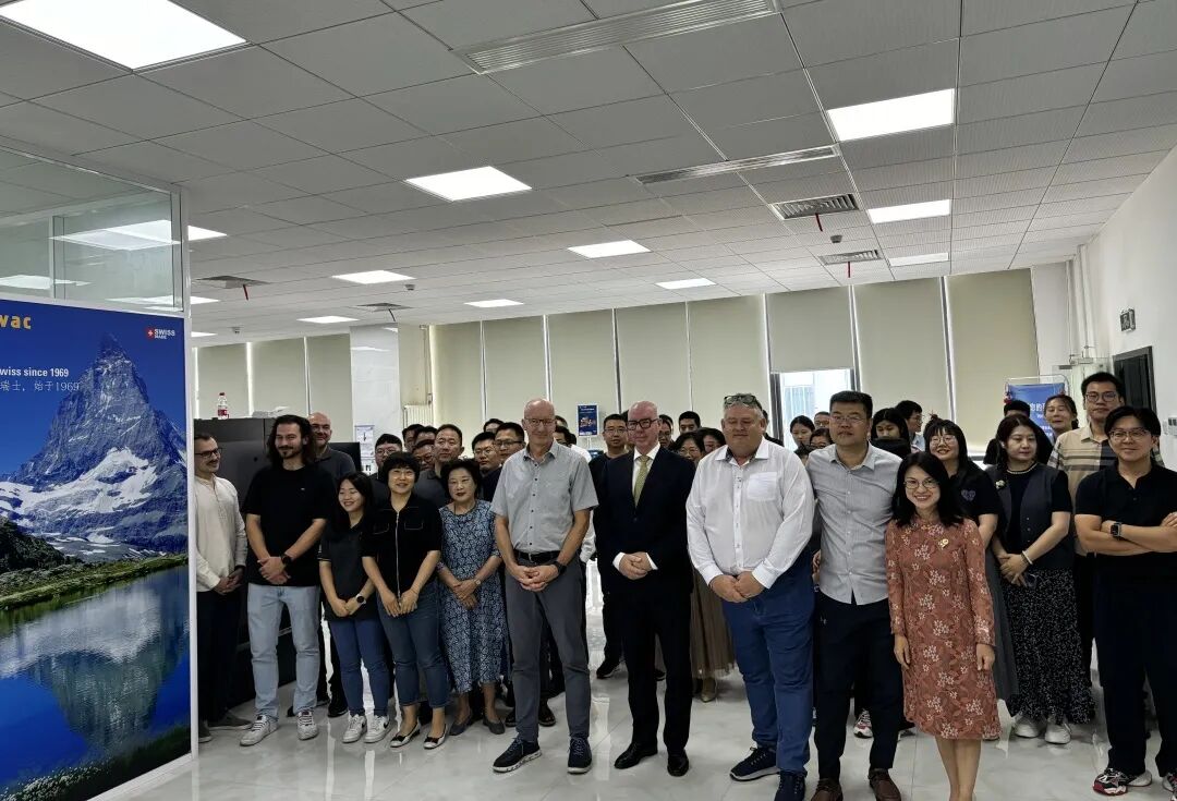 瑞士參贊蒞臨德瑞華總公司-瑞士丹青進(jìn)行指導(dǎo)