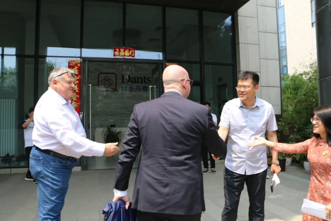 瑞士參贊蒞臨德瑞華總公司-瑞士丹青進(jìn)行指導(dǎo)