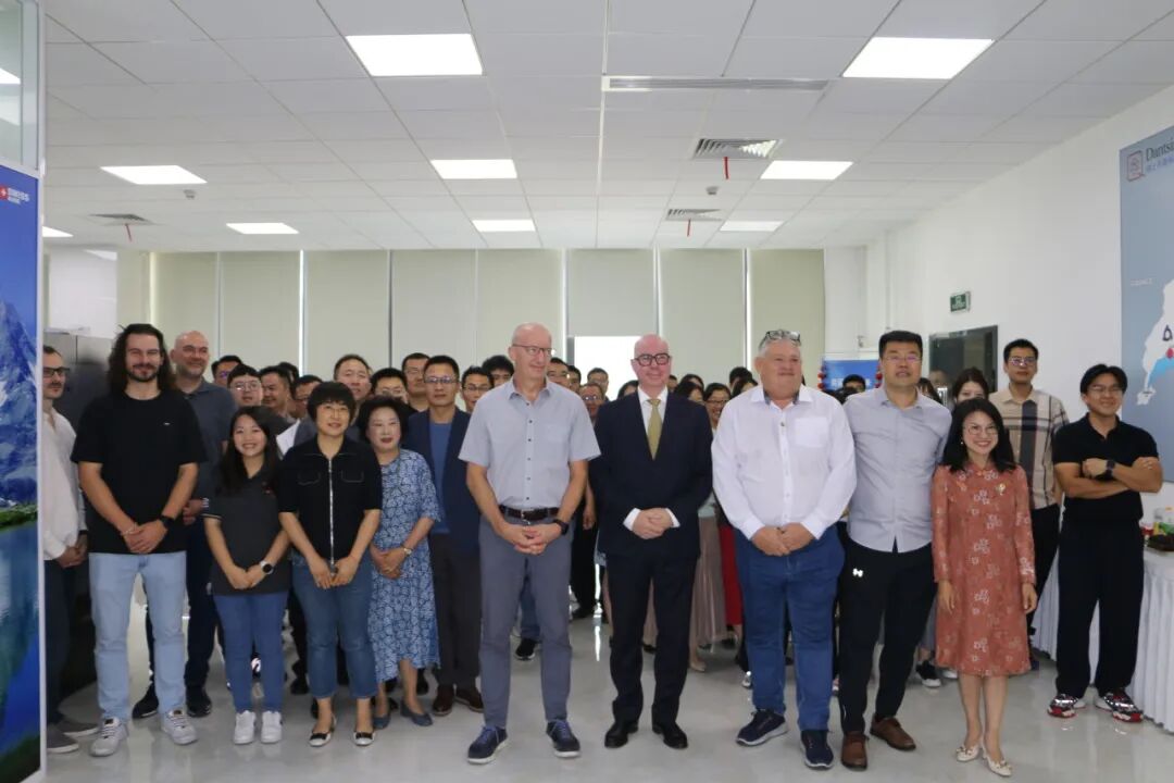 瑞士參贊蒞臨德瑞華總公司-瑞士丹青進(jìn)行指導(dǎo)