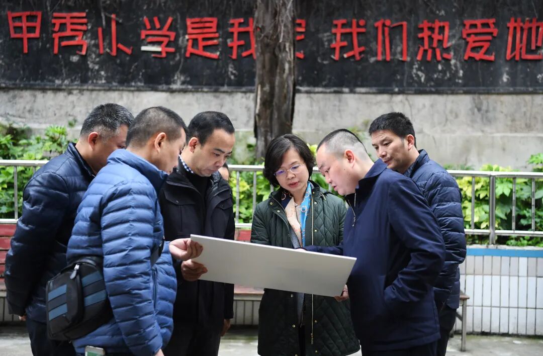 南明区委书记黄成虹率队调研一圈两场三改工作