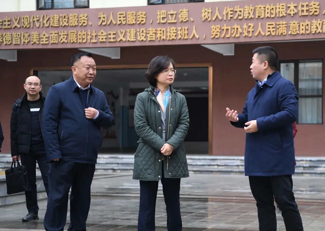 南明区委书记黄成虹率队调研一圈两场三改工作