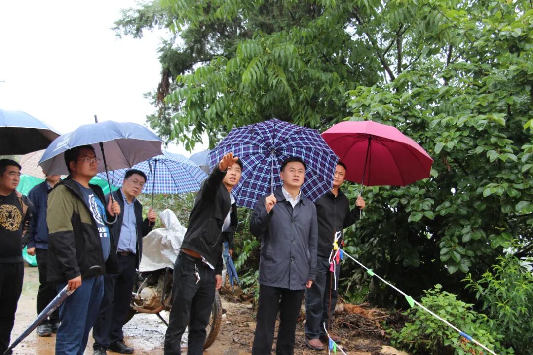 夏明到地质灾害隐患点调研_泸西县融媒体中心