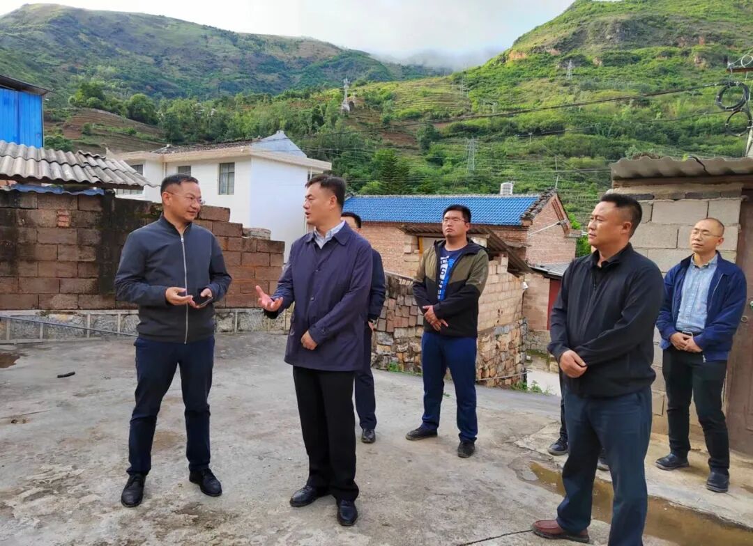 夏明到地质灾害隐患点调研_泸西县融媒体中心