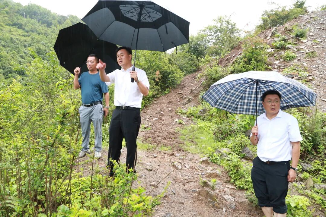 夏明到南盘江泸西段开展巡河护河工作并调研向阳乡水利项目规划建设