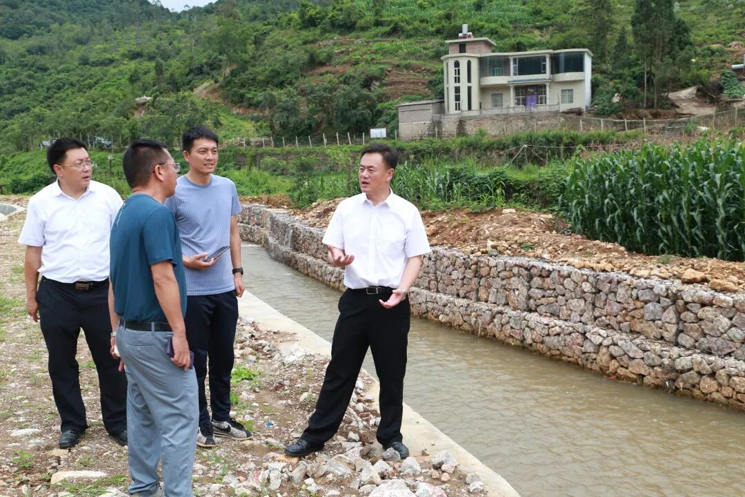夏明到南盘江泸西段开展巡河护河工作并调研向阳乡水利项目规划建设