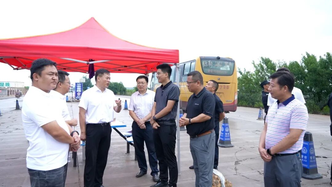 县委书记夏明调研烤烟生产_泸西县融媒体中心