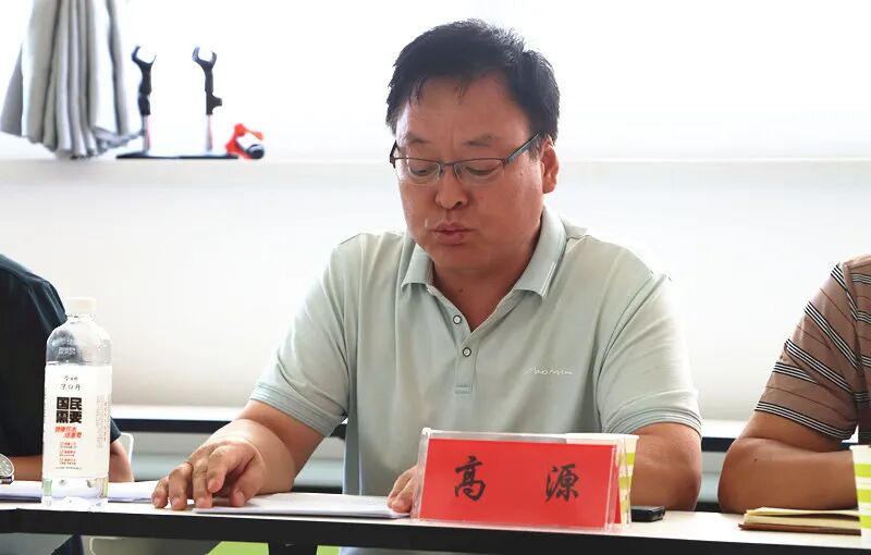 同学们就学习,生活,就业相关政策与参会老师现场交流席志军会上介绍了