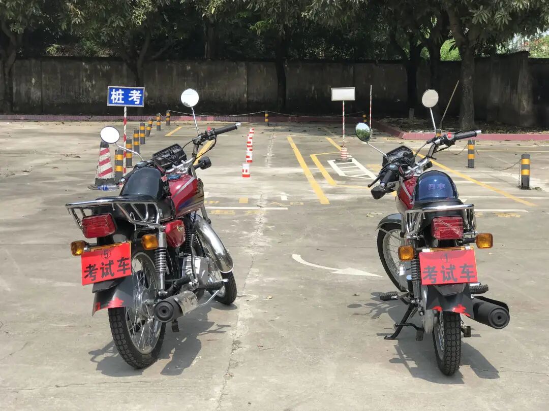 (考试场地)在这里提醒大家,需要考取摩托车驾驶证的群众要先到车管