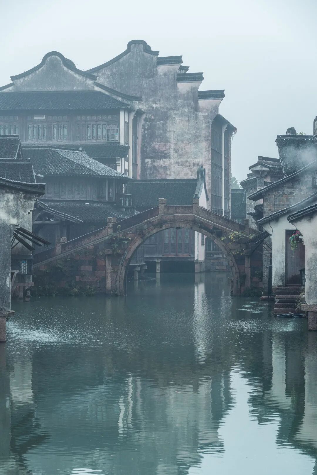 江南烟雨看,这是你梦里的水乡吗?更多了几分柔和婉约.