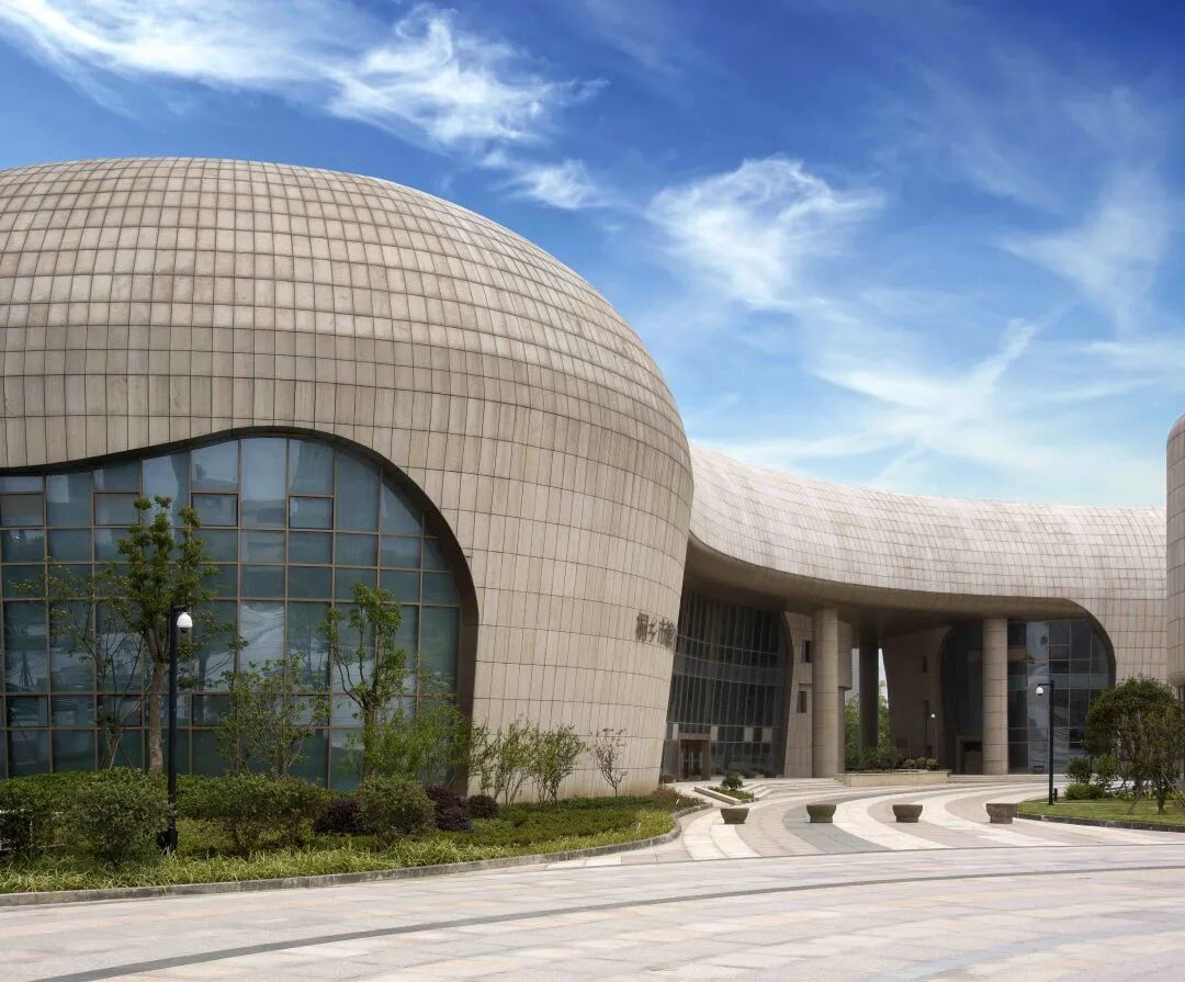 近年来,桐乡新建了桐乡市博物馆(徐肖冰侯波纪念馆)新馆,钟旭洲钱币