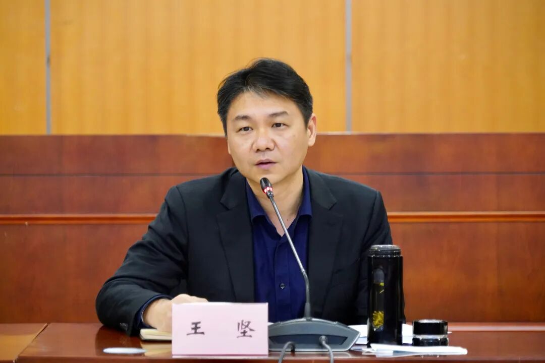 王坚强调,要顺势而上,紧抓机遇,及早谋划,开展明年各项工作.