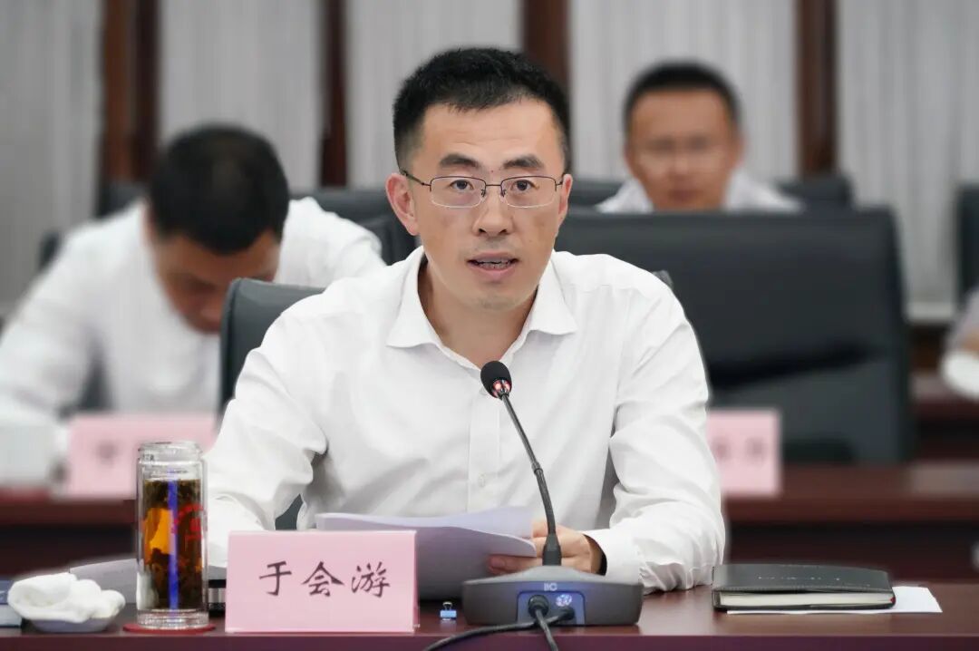 市委书记于会游首先代表市四套班子向各位老领导表示衷心的感谢.