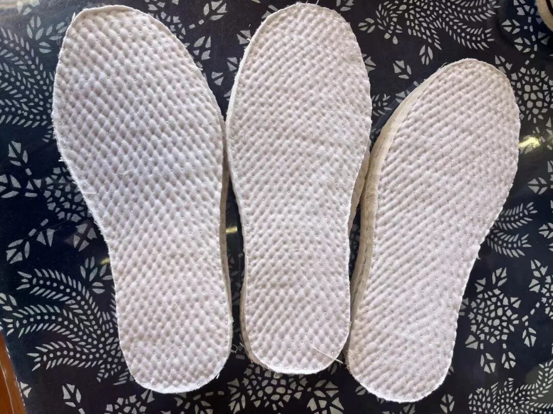 桐乡这双手工布鞋好看年轻人也爱穿