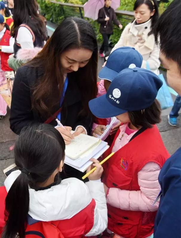 对话清华北大人大"大博士!福州日报小记者"榕博汇"上"显身手"