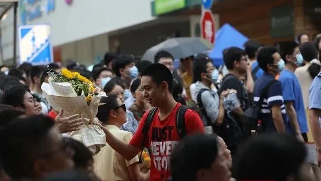 高考结束啦！成绩公布时间在……(高考成绩公布是几号到几号)