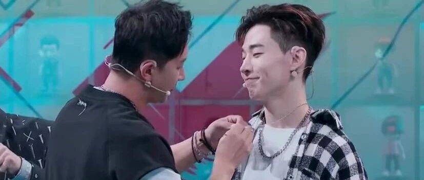 可怕，他们竟也成了时代的眼泪