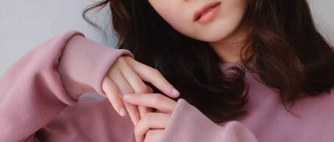 何必呢，美女这是被下降头了？