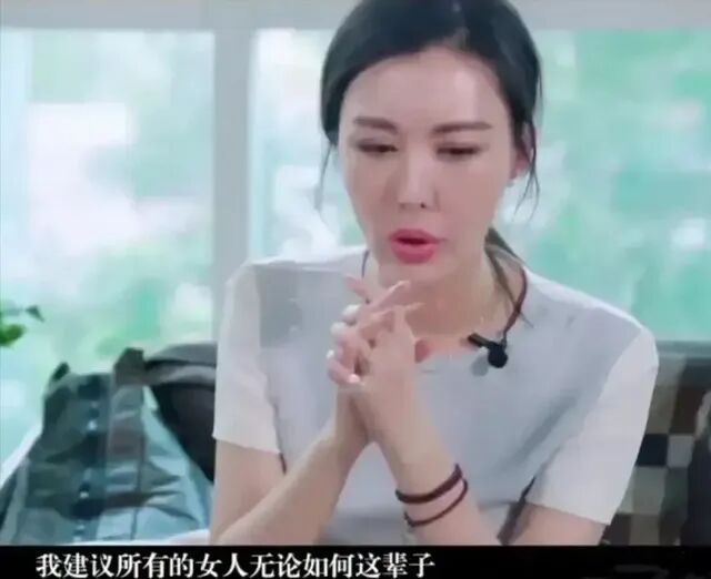 71岁王石街头吃肉夹馍！头发稀疏满脸皱纹，娇妻田朴珺一字马大秀身材（组图） - 18