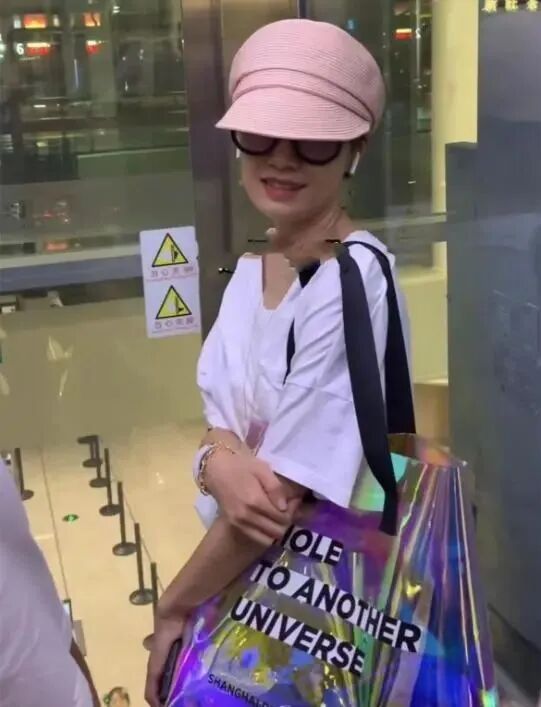 演员文章38岁满头白发，看起来憔悴无比 多次复出效果不佳