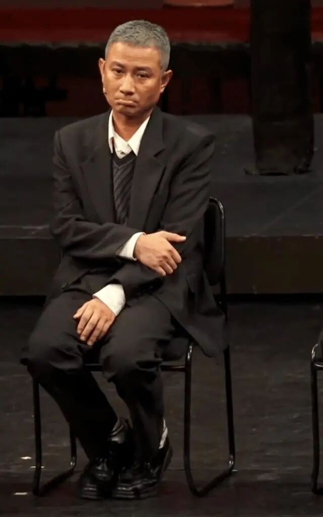 演员文章38岁满头白发，看起来憔悴无比 多次复出效果不佳