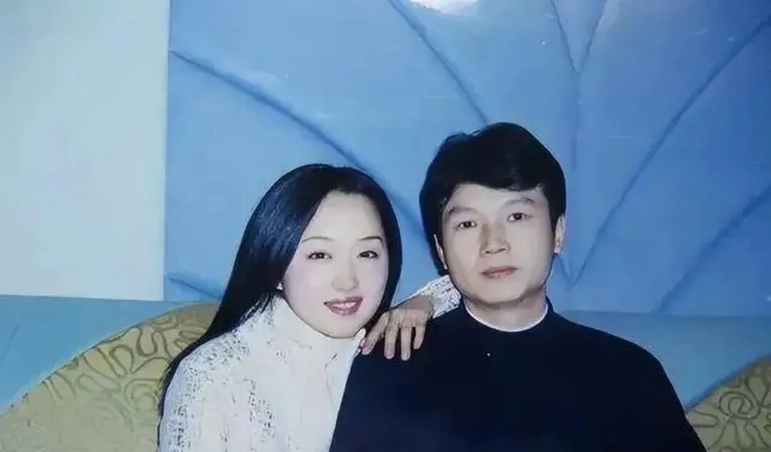 赖文峰与小23岁娇妻秀恩爱！一身名牌好贵气，气质神似前任杨钰莹（组图） - 4