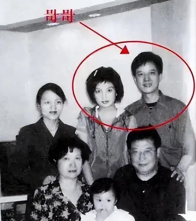 赵薇母亲魏启颖:儿媳妇卷走52亿,女儿被彻底封杀,丈夫也去世