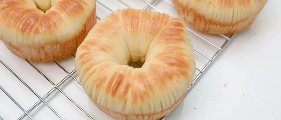 油管上爆红的「羊毛卷」面包来啦，这次用燕麦馅配黑豆！