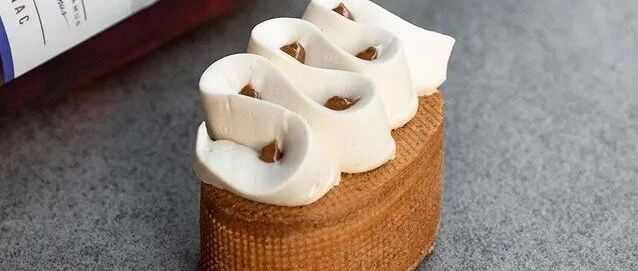 这款「焦糖玛奇朵」咖啡泡芙，有咸有甜还流心！