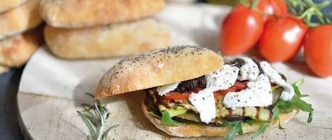 万物皆可搭的「恰巴塔」，会成为2022的出圈单品吗？