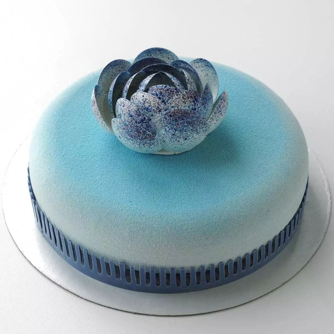 下面就分享一波如何使用相同造型的蛋糕,装饰出与众不同的效果来,是